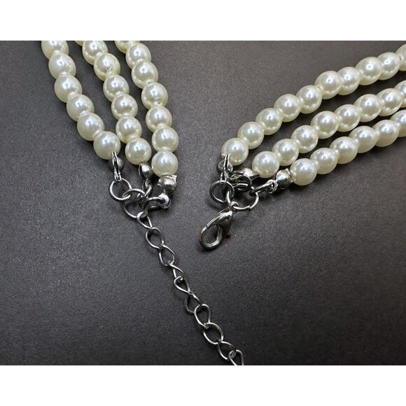 Gorgeous Ombre Necklace Tone of Gray  Whites Faux Pearl Three Strands - Picture 4 of 7